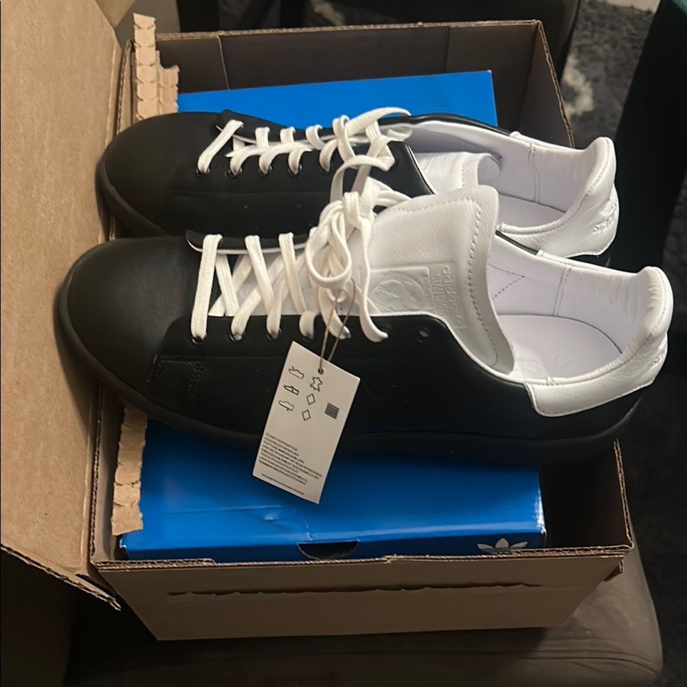 Adidas Men's Black and White Leather Sneakers Stan Smith luxury Adidas